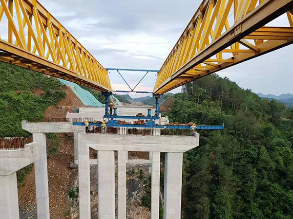 <b>福建龙岩架桥机租赁厂家操作需要的步骤</b>