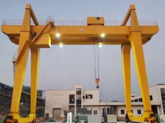 <b>铁路轨道铺设重型钢轨吊运选双梁龙门吊吗</b>